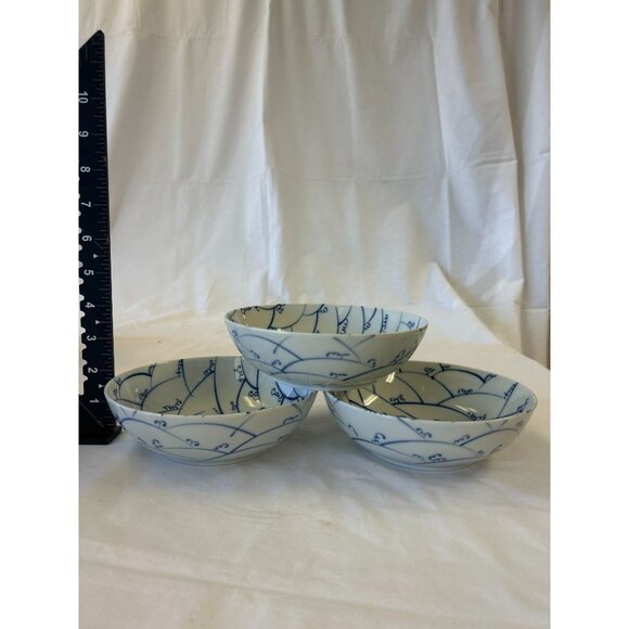 Set Of 3 Blue & White Porcelain Bowls With Hand-Painted Design - Picture 2 of 2